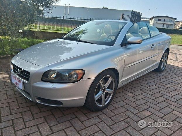 Usata Volvo C70 179 CV (131 kW) 2006 Grigio Cabrio