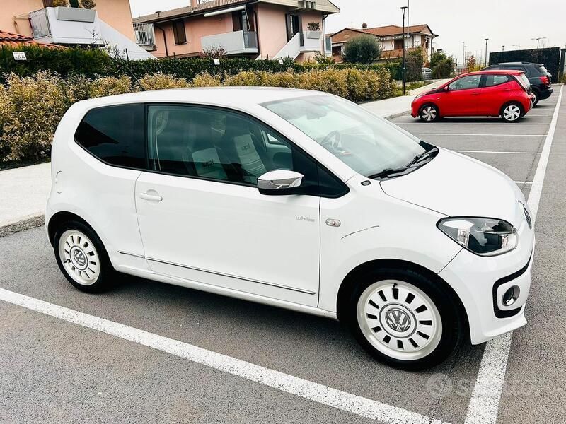 Bianco Usata 2012 VW up! high up! Due volumi | 3800 € (Ottimo prezzo) - Immagine 1/4