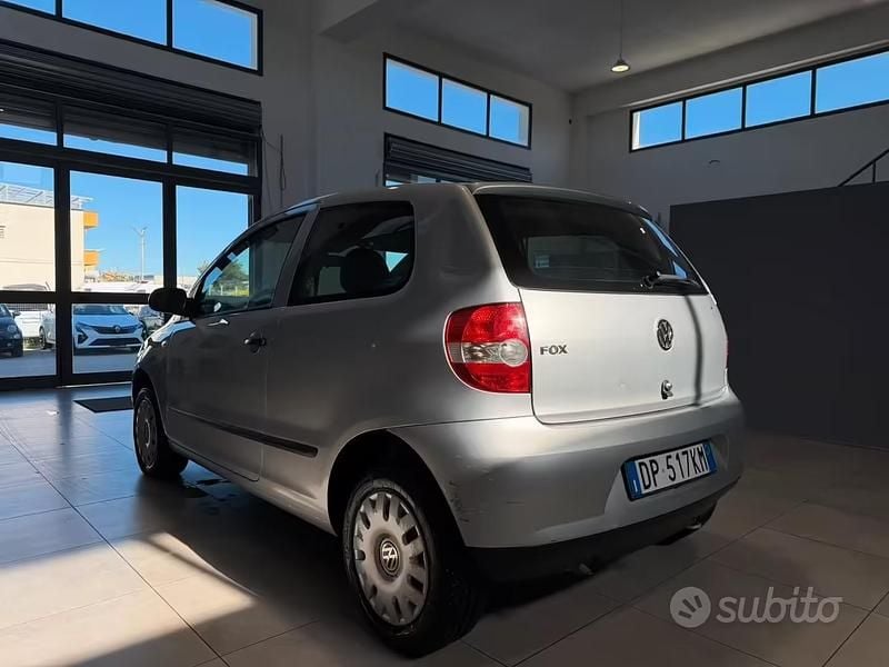 Begagnad VW Fox 54 HK (39 kW) 2008 Grå Halvkombi