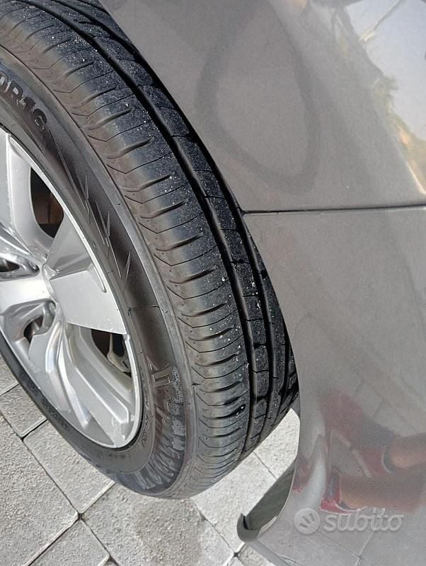 Usata Peugeot 2008 2015 Grigio SUV