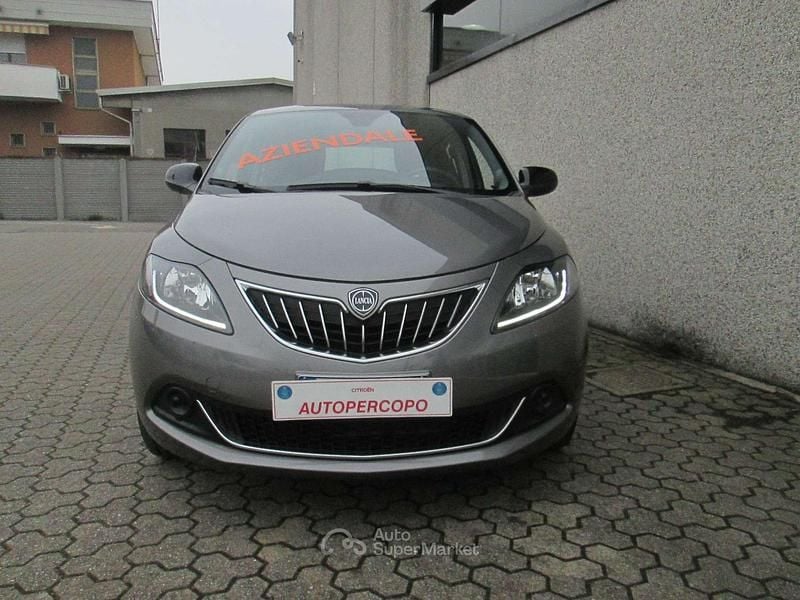 Usata Lancia Ypsilon Silver 69 CV (50 kW) 2023 Grigio pietra Utilitaria