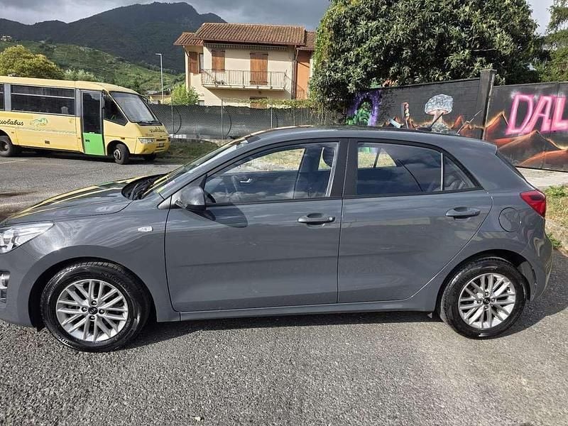 Usata Kia Rio Style 101 CV (74 kW) 2021 Berlina