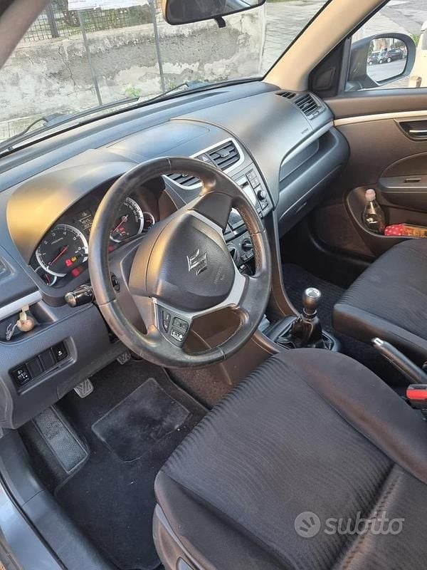 Usata Suzuki Swift 75 CV (55 kW) 2011 Grigio Berlina