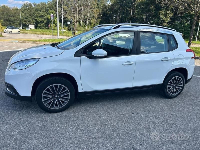 Usata Peugeot 2008 Allure 82 CV (60 kW) 2015 Bianco SUV