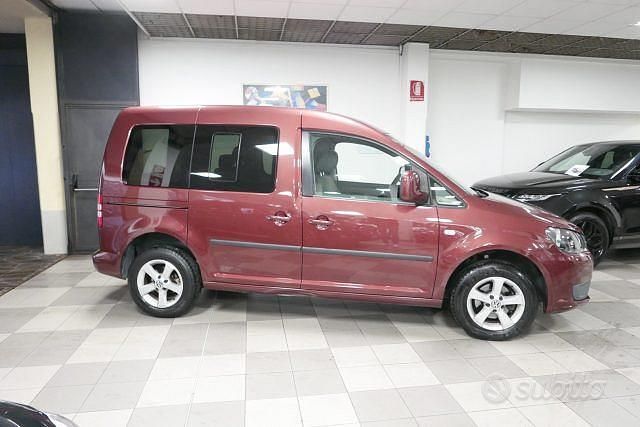 Usata VW Caddy Trendline 102 CV (75 kW) 2013 Bordeaux Monovolume