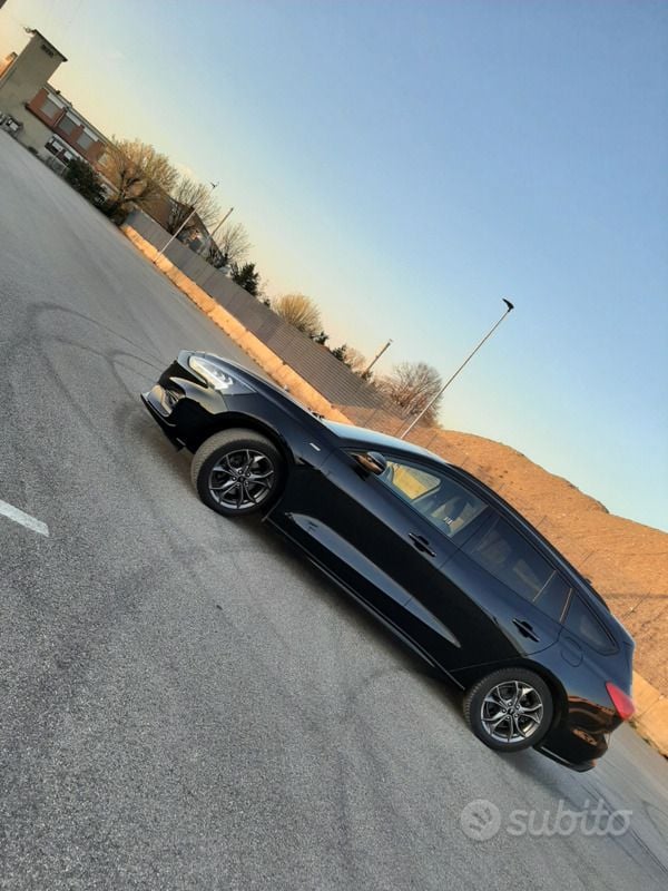 Usata Ford Focus ST-Line 120 CV (88 kW) 2024 Nero Station wagon