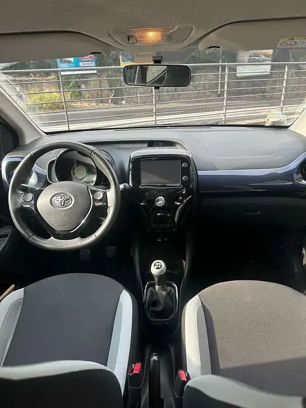 Usata Toyota Aygo X-play 69 CV (50 kW) 2015 Blu/azzurro Utilitaria