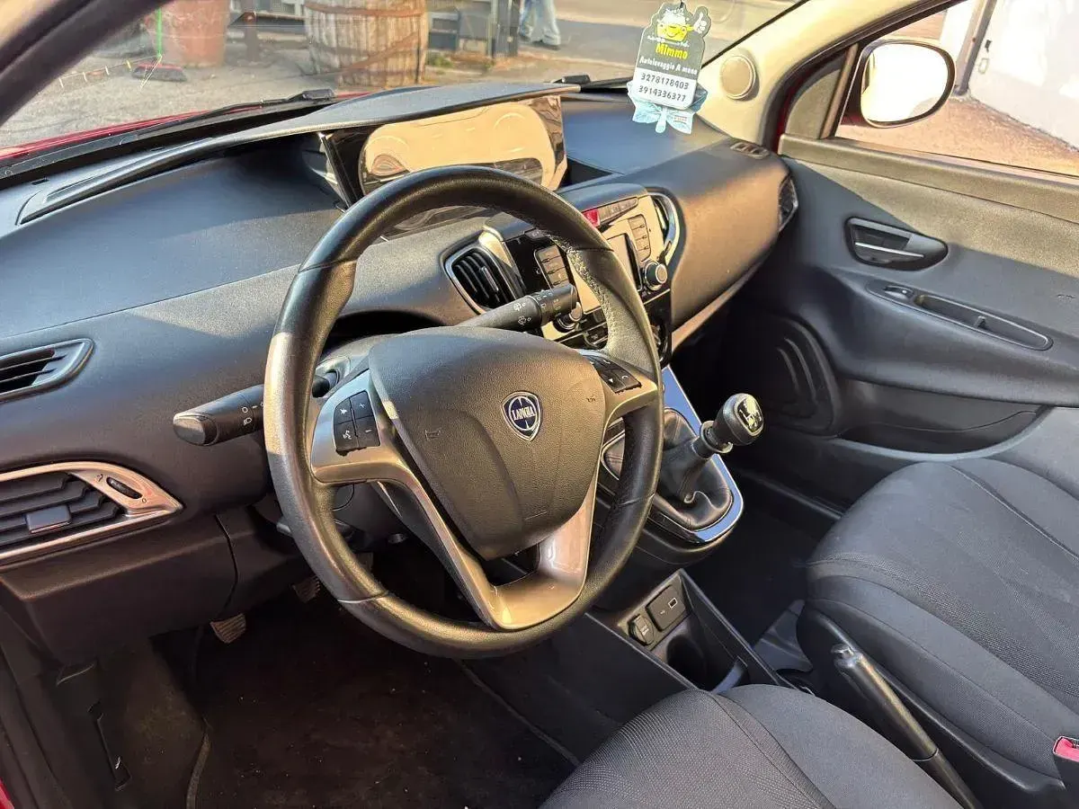 Usata Lancia Ypsilon Silver 69 CV (50 kW) 2019 Rosso