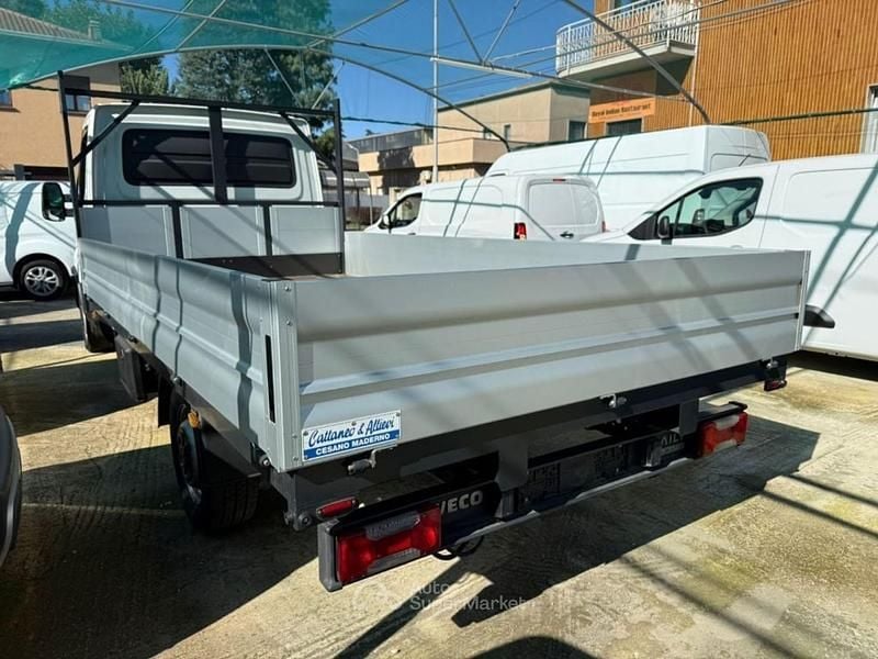 Usata Iveco Daily 136 CV (100 kW) 2020 Verde Furgone