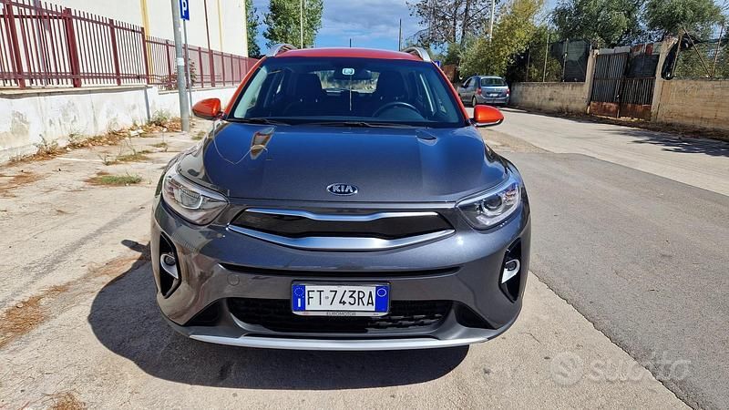 Usata Kia Stonic 120 CV (88 kW) 2019 Grigio SUV