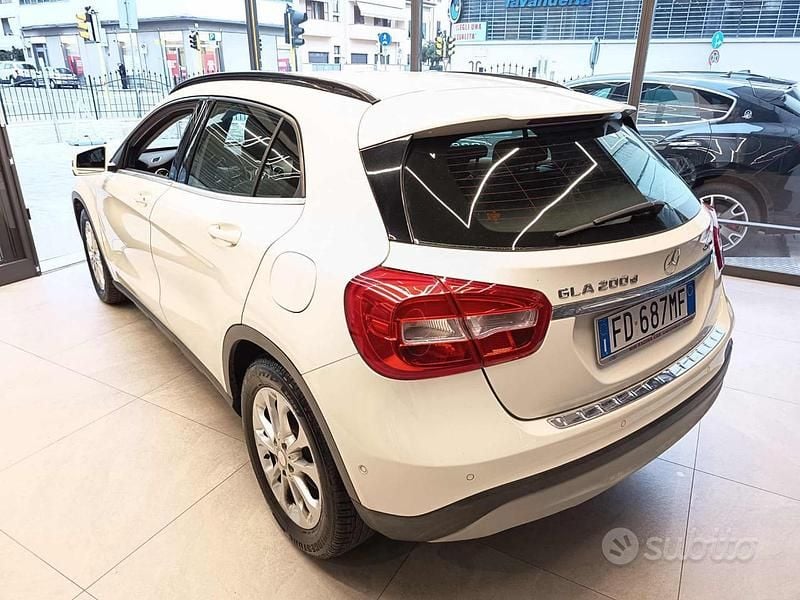 Usata Mercedes GLA200 Premium 136 CV (100 kW) 2016 Bianco SUV
