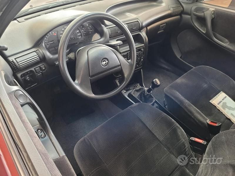 Usata Opel Astra 60 CV (44 kW) 1993 Marrone Berlina