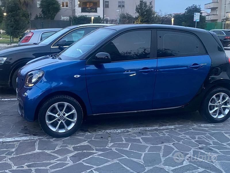 Usata Smart ForFour Passion 71 CV (52 kW) 2016 Blu/azzurro Utilitaria