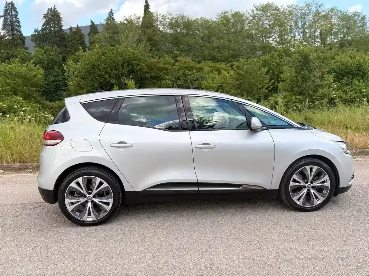Usata Renault Scénic Zen 110 CV (80 kW) 2017 Grigio Monovolume
