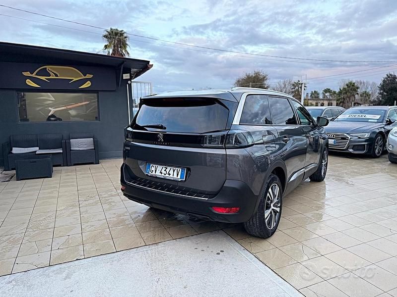 Usata Peugeot 5008 GT 131 CV (96 kW) 2024 Grigio SUV