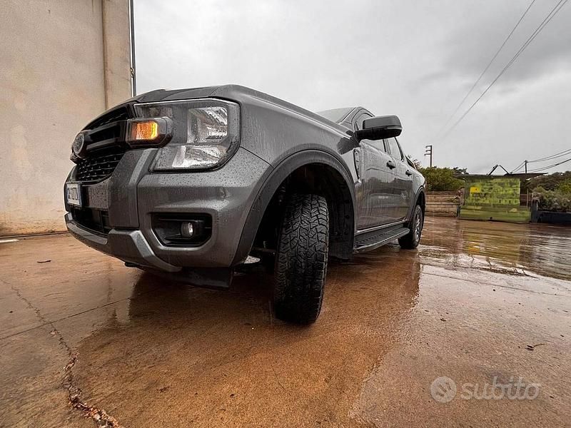 Usata Ford Ranger XLT 170 CV (125 kW) 2023 Grigio Pick-up