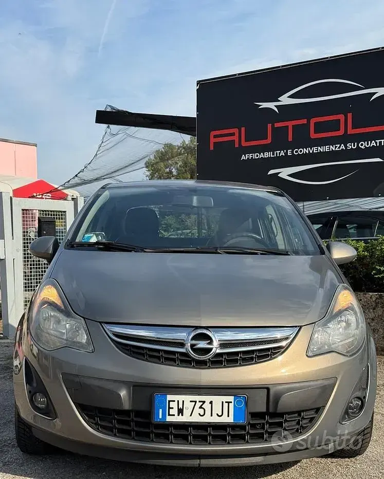Usata Opel Corsa 85 CV (62 kW) 2014 Marrone Utilitaria