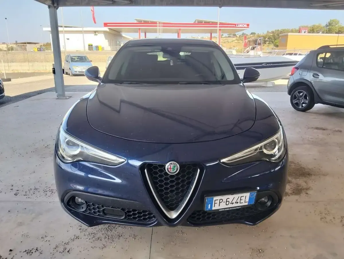 Usata Alfa Romeo Stelvio Executive 179 CV (131 kW) 2018 Bluazzurro SUV