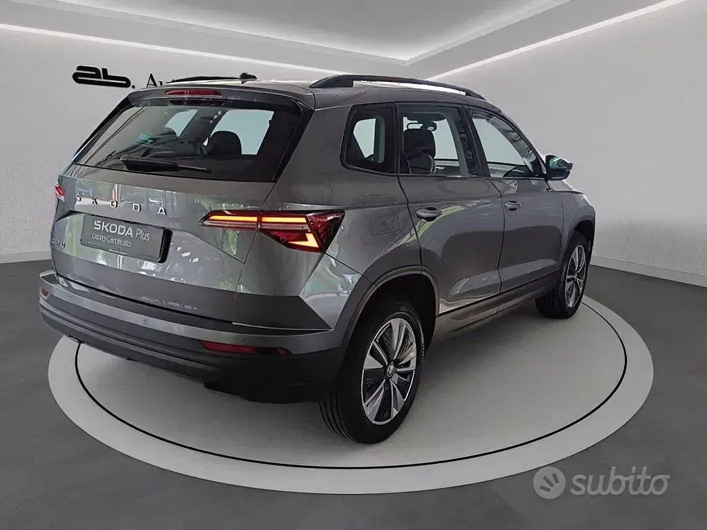 Usata Skoda Karoq Executive 150 CV (110 kW) 2023 Grigio graphite metalizzato SUV