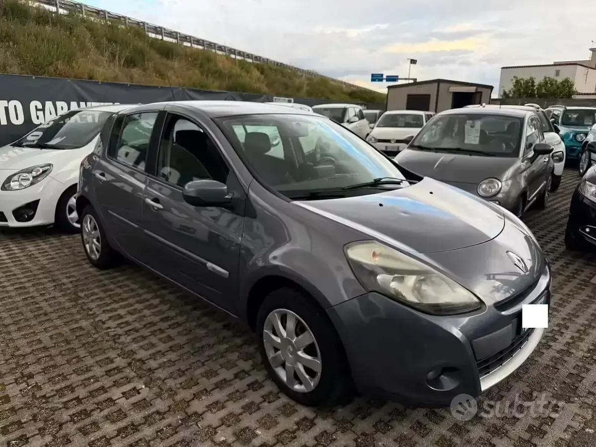 Usata Renault Clio II 75 CV (55 kW) 2011 Grigio Berlina