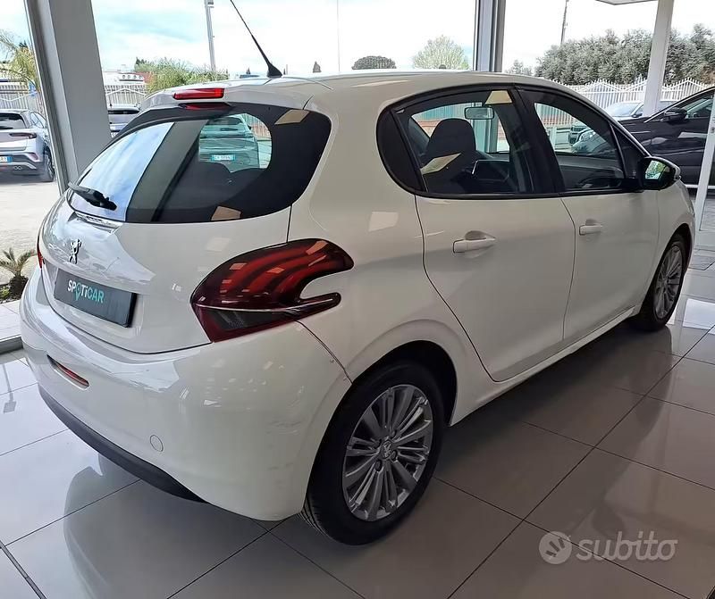 Usata Peugeot 208 Allure 74 CV (54 kW) 2018 Bianco Utilitaria