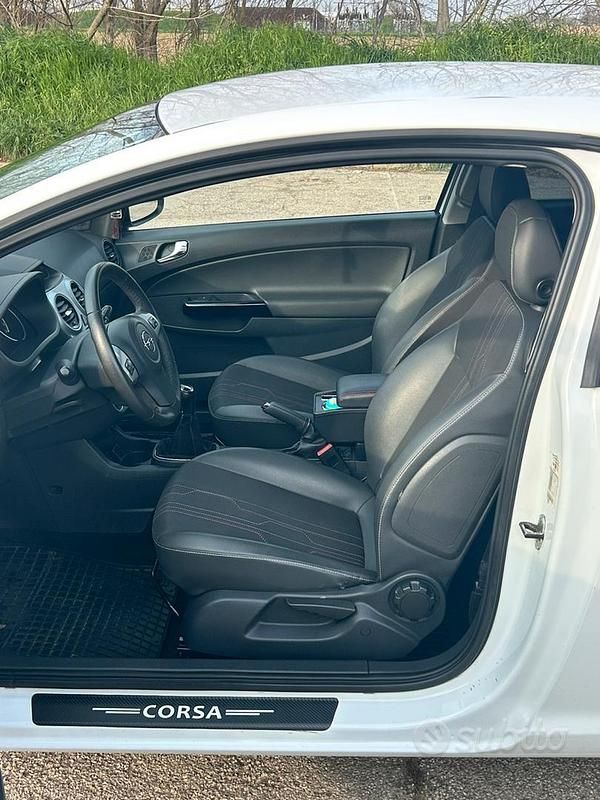 Usata Opel Corsa 85 CV (62 kW) 2012 Bianco Utilitaria