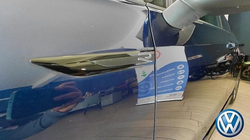 Usata VW Golf VIII R-line 149 CV (109 kW) 2022 Blu Berlina