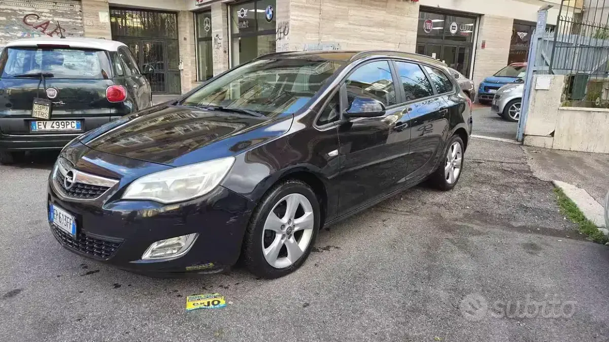 Usata Opel Astra Cosmo 95 CV (69 kW) 2012 Station wagon