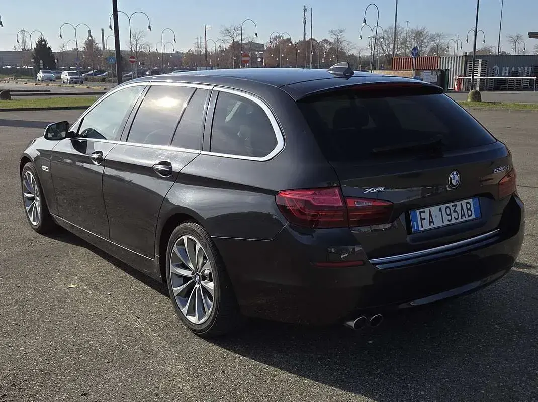 Usata BMW 520 Luxury Line 190 CV (139 kW) 2015 Grigio Station wagon