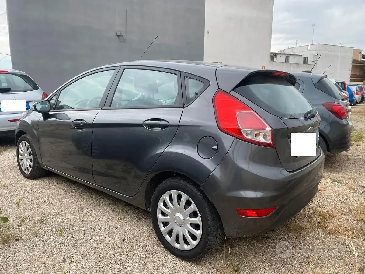 Usata Ford Fiesta Titanium 75 CV (55 kW) 2017 Grigio Utilitaria
