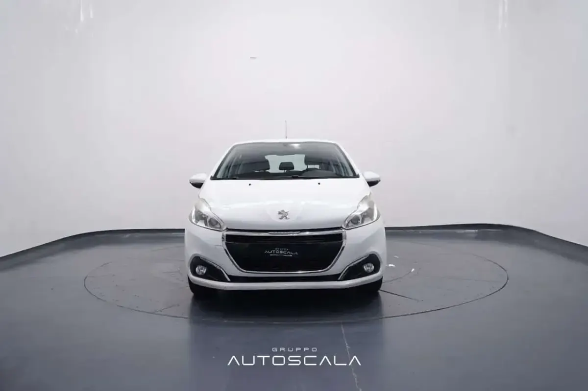 Usata Peugeot 208 Business-Line 82 CV (60 kW) 2015 Bianco Utilitaria