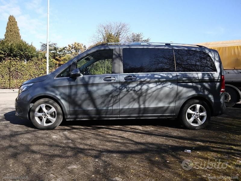 Usata Mercedes V220 Business 163 CV (119 kW) 2018 Nero Monovolume