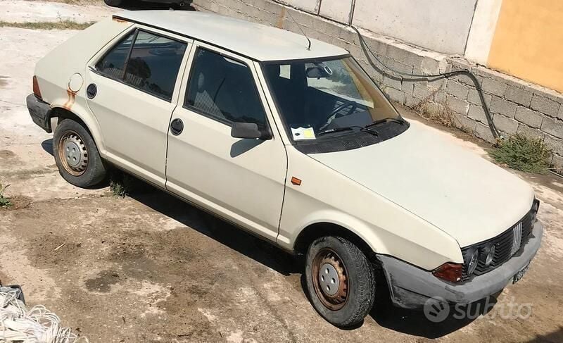 Bianco Usata 1983 Fiat Ritmo Due volumi | 400 € - Immagine 1/3