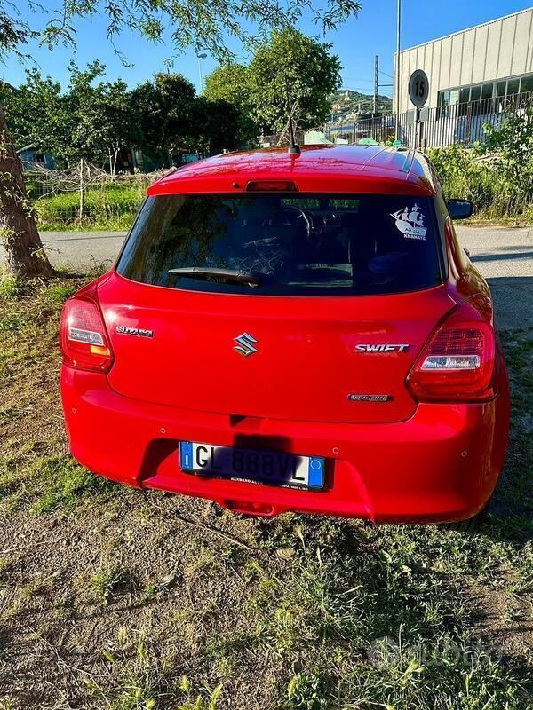 Usata Suzuki Swift 111 CV (81 kW) 2023 Rosso Utilitaria