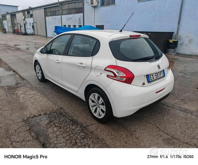 Usata Peugeot 208 95 CV (69 kW) 2015 Bianco Utilitaria