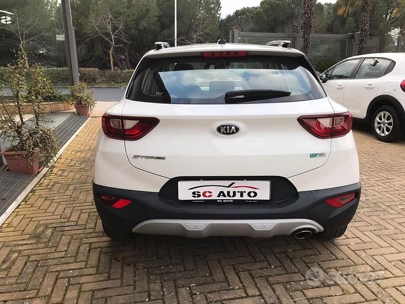 Usata Kia Stonic Style 82 CV (60 kW) 2021 Bianco SUV