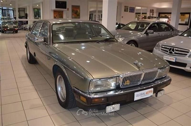 Usata Jaguar XJ40 Sovereign 222 CV (163 kW) 1990 Grigio Berlina