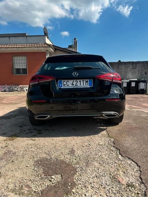 Usata Mercedes A180 136 CV (100 kW) 2020 Nero Utilitaria