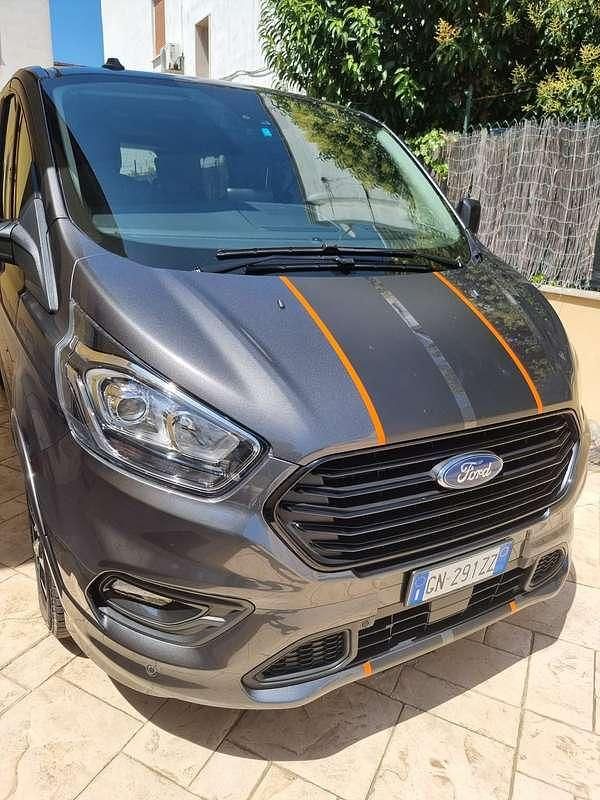 Usata Ford Tourneo Custom Active 170 CV (125 kW) 2023 Grigio Furgone