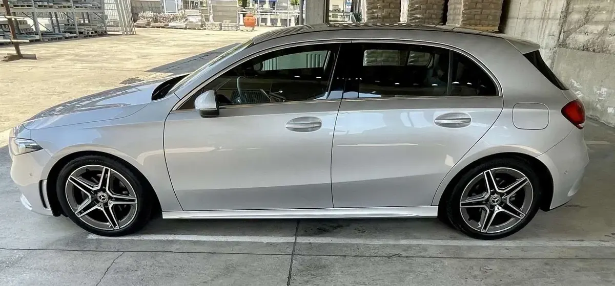 Usata Mercedes A180 AMG line 136 CV (100 kW) 2021 Argento Berlina