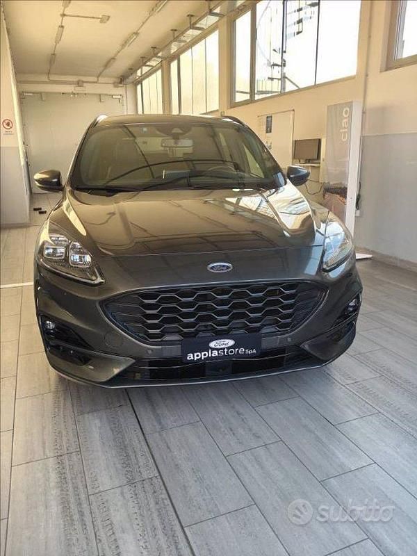 Usata Ford Kuga ST-Line X 190 CV (139 kW) 2023 Grigio SUV