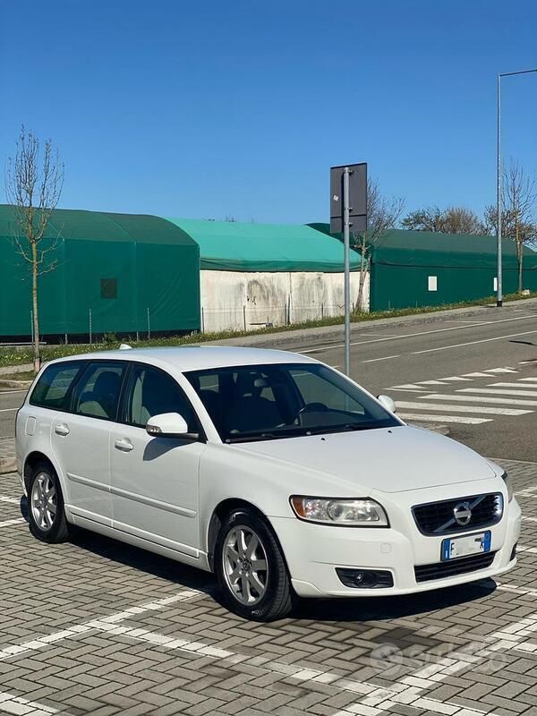 Usata Volvo V50 150 CV (110 kW) 2010 Bianco Station wagon