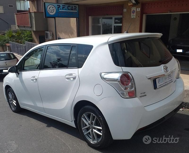 Usata Toyota Verso Style 111 CV (81 kW) 2015 Bianco Monovolume