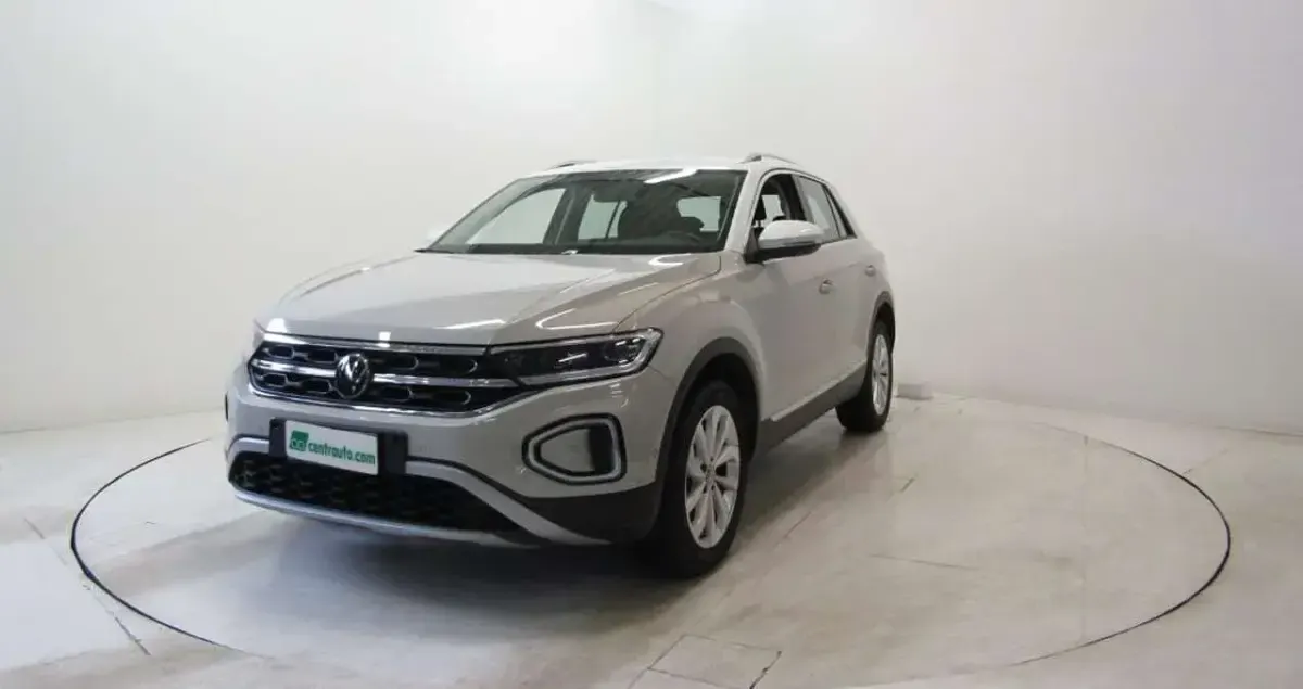 Usata VW T-Roc Style 110 CV (80 kW) 2023 Beige/bianco SUV