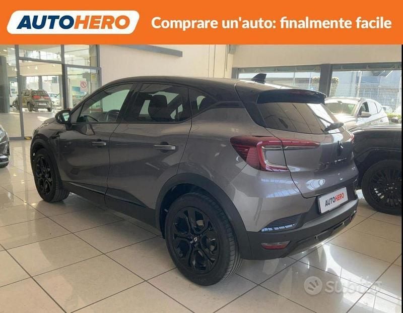 Usata Renault Captur SE 145 CV (106 kW) 2022 Grigio SUV