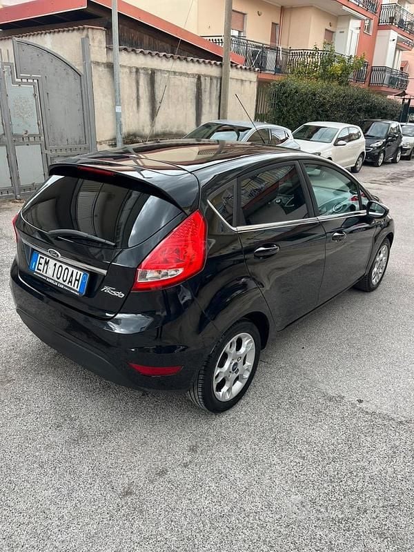 Usata Ford Fiesta Titanium 82 CV (60 kW) 2012 Nero Utilitaria