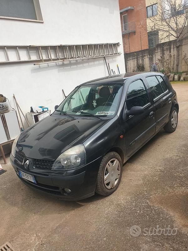Usata Renault Clio II 58 CV (42 kW) 2002 Utilitaria