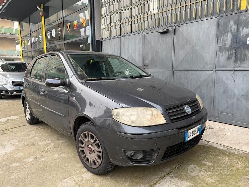 Usata Fiat Punto Dynamic 60 CV (44 kW) 2003 Grigio Utilitaria
