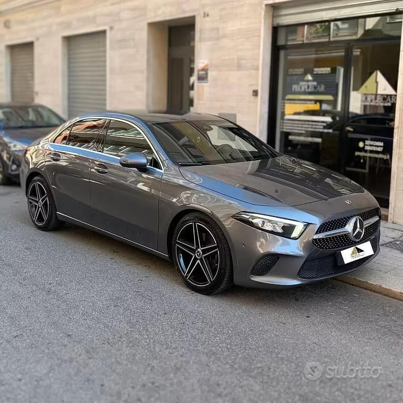 Usata Mercedes A200 150 CV (110 kW) 2020 Grigio Berlina