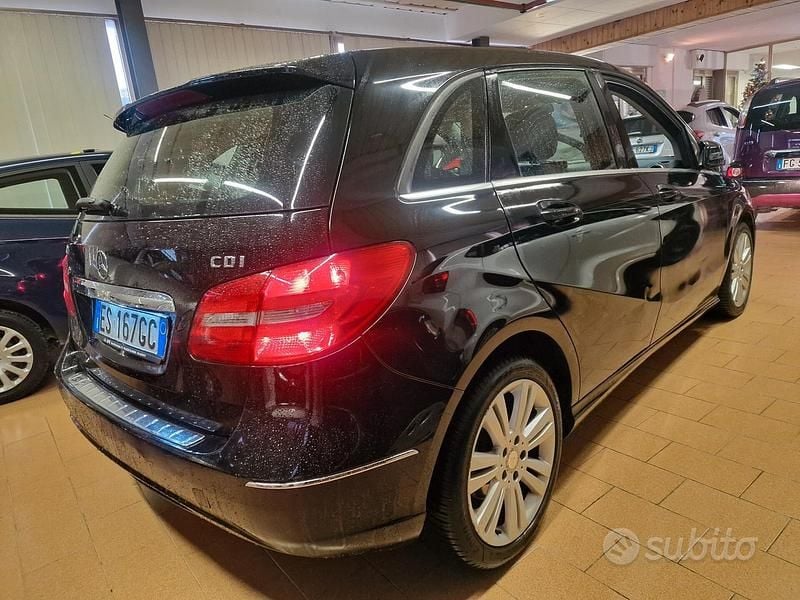 Begagnad Mercedes B180 Premium 108 HK (79 kW) 2013 Svart Minibuss